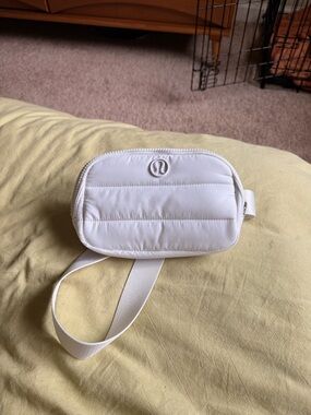 Lululemon crossbody puff bag